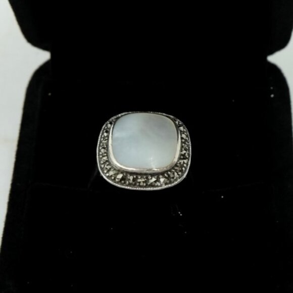 VINTAGE Sterling Silver Mother Of Pearl & Marcasite LADIES’ Cocktail Ring~6.5 - Picture 6 of 9